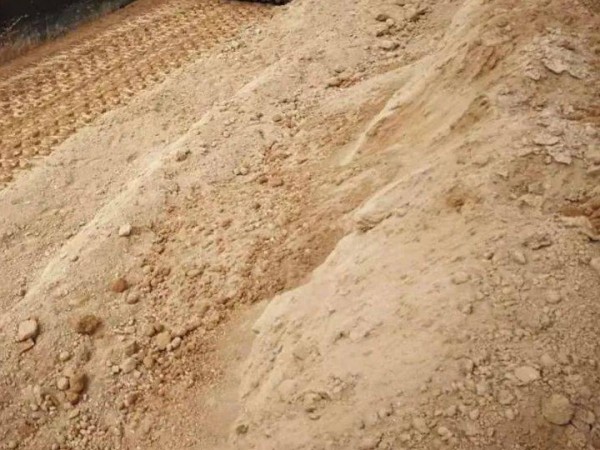 湿陷性黄土地基：沉降隐患解析与车间新型地坪抬升技术