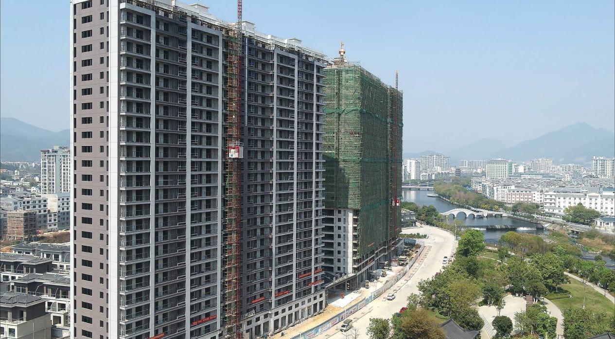 广西蒙山32层102m高层住宅地基沉降加固及楼体纠倾扶正工程