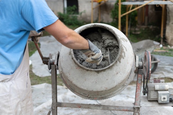 万吨焦炉煤气柜沉降治理：可升降搅拌存浆专利破解不停产供浆难题